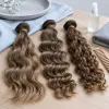 Cheveux ondulés 2A, 2B, 2C : les boucles souples oubliées de la Curly Girl method