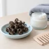 Moins de produits, plus de résultats : le vrai sens du slow haircare pour les boucles