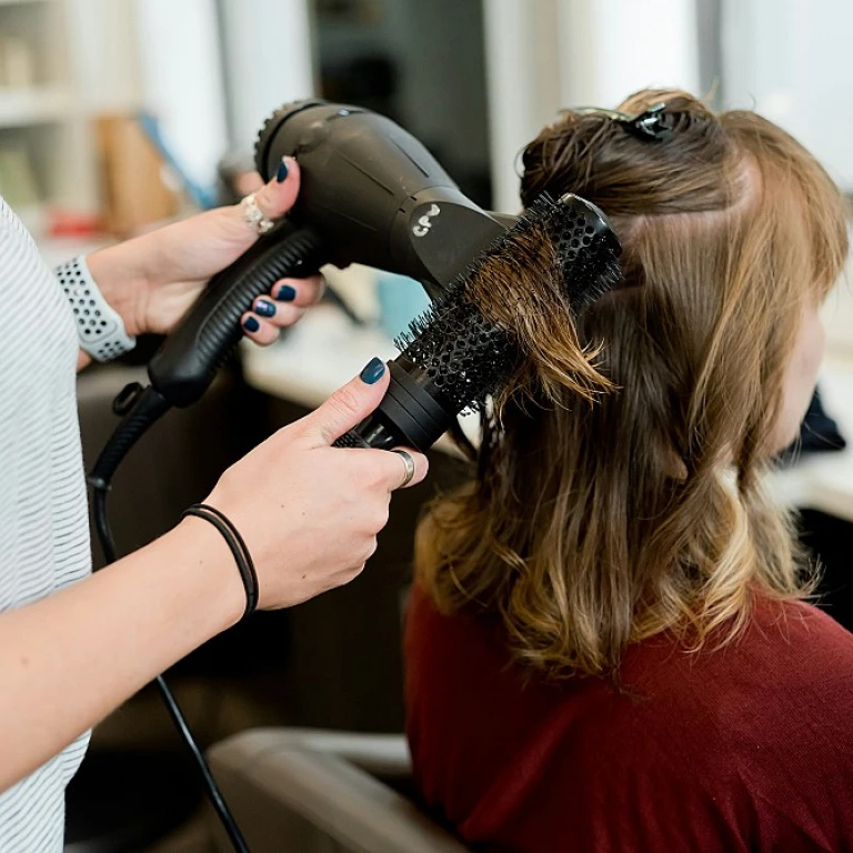Les secrets d'une permanente réussie pour cheveux texturés