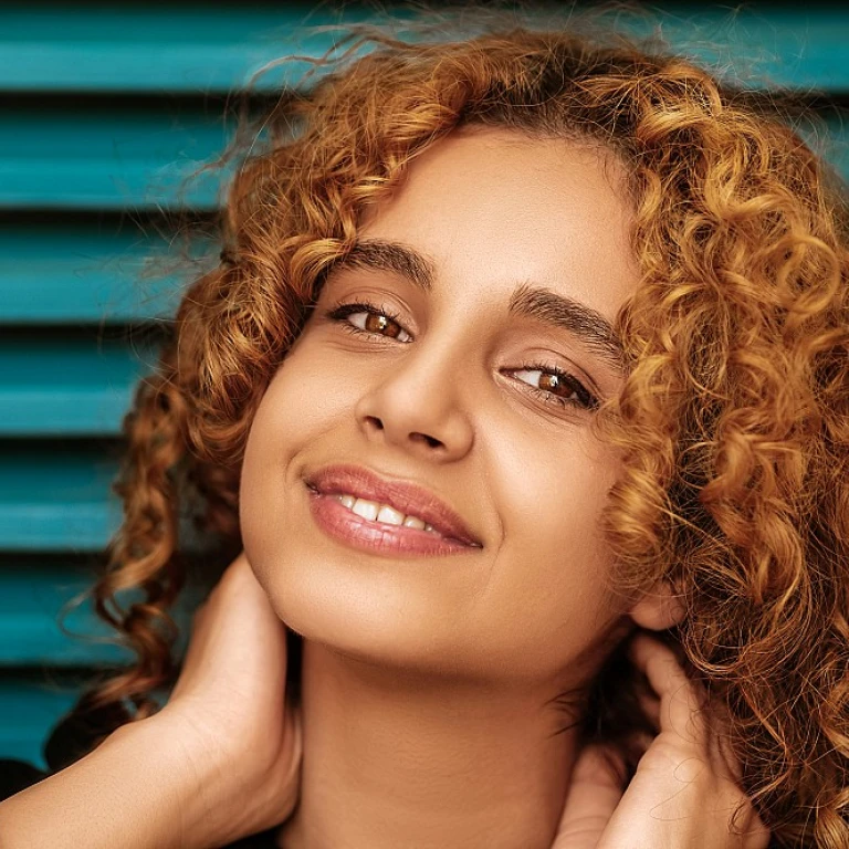 Les secrets des cheveux bouclés et texturés