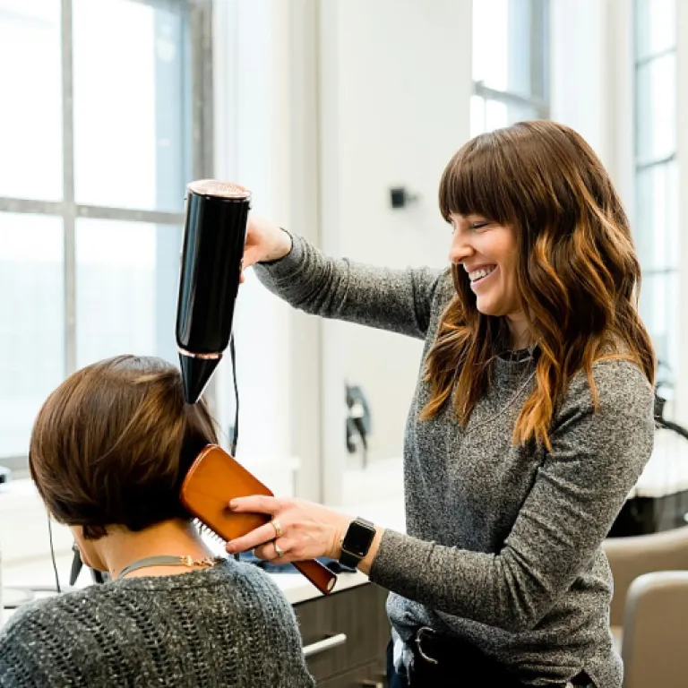 Les secrets des cheveux courts permanentés