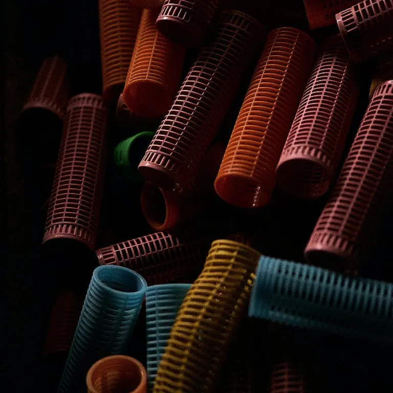 Comment choisir un shampoing adapté aux cheveux fins et texturés