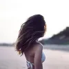 Leave in pour cheveux bouclés et texturés : le geste capillaire qui change tout